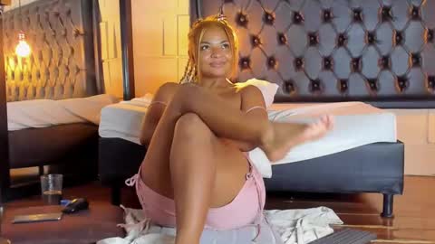 Snapshot of samanthamilan chatting on March 4, 5:56 pm Alejandra online show from March 4, 5:56 pm
