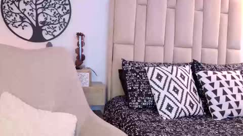 Samixmami online show from May 9, 10:15 pm