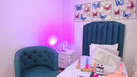 Snapshot of samara_warren chatting on February 11, 2:46 pm Samara Warren online show from February 11, 2:46 pm