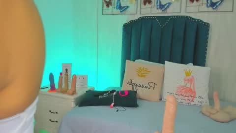 Snapshot of samara_warren chatting on October 11, 11:31 am Samara Warren online show from October 11, 11:31 am