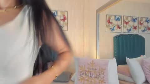 Snapshot of samara_warren chatting on December 21, 11:39 am Samara Warren online show from December 21, 11:39 am