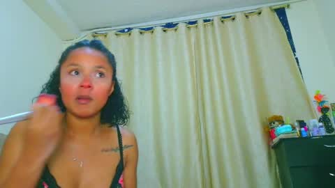 Snapshot of samary_thomas chatting on May 7, 11:21 pm samary thomas online show from May 7, 11:21 pm
