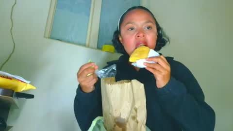 Snapshot of samary_thomas chatting on July 15, 1:44 am samary thomas online show from July 15, 1:44 am
