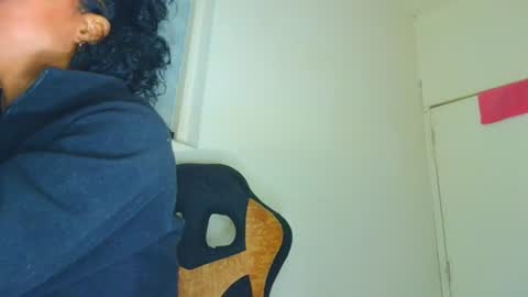 Snapshot of samary_thomas chatting on July 16, 2:17 am samary thomas online show from July 16, 2:17 am