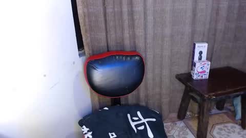 Snapshot of samatha_squirts chatting on October 22, 12:55 am samatha_squirts online show from October 22, 12:55 am