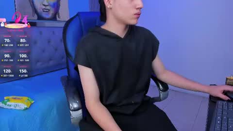 Sam online show from July 28, 8:52 pm