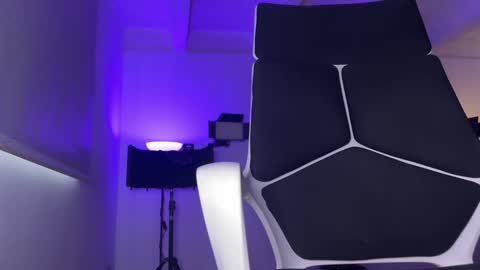 Sam Dornan online show from January 2, 7:40 pm