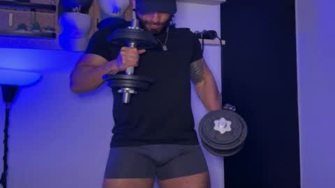 Snapshot of samdornan chatting on May 5, 12:18 am Sam Dornan online show from May 5, 12:18 am