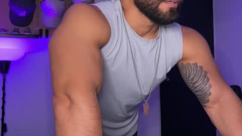 Snapshot of samdornan chatting on May 20, 1:34 am Sam Dornan online show from May 20, 1:34 am