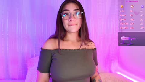 Snapshot of samii_evans chatting on January 8, 9:01 pm samii evans online show from January 8, 9:01 pm