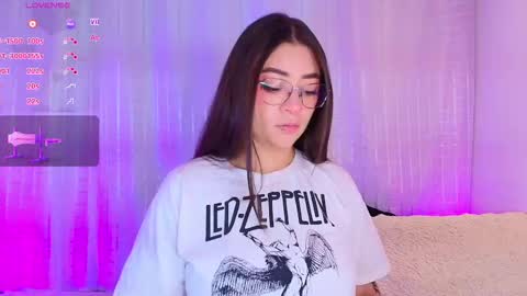 Snapshot of samii_evans chatting on March 9, 2:50 am samii evans online show from March 9, 2:50 am