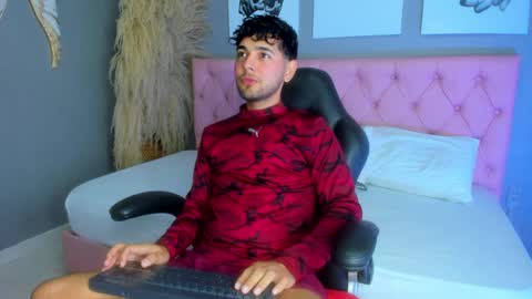 Snapshot of samir_bear chatting on January 17, 12:42 pm Samir online show from January 17, 12:42 pm