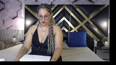 Snapshot of samira_lennox chatting on May 31, 6:09 pm SAMIRA online show from May 31, 6:09 pm