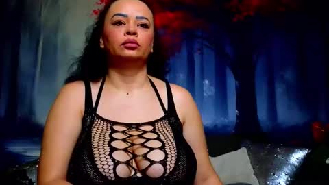 Snapshot of samiraevans chatting on February 9, 9:19 pm online show from February 9, 9:19 pm