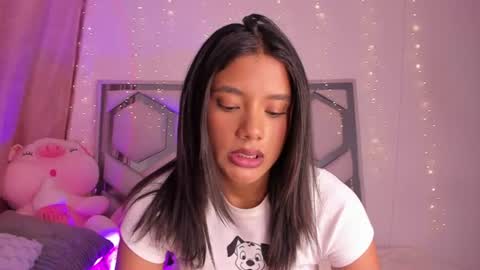 samirose_ online show from August 1, 12:10 am