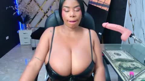 Snapshot of sammanthaboob chatting on July 28, 2:13 pm Luisa online show from July 28, 2:13 pm