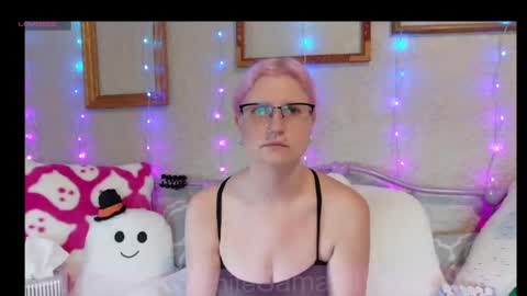 Snapshot of sammiesin13 chatting on June 27, 12:33 pm Samantha online show from June 27, 12:33 pm