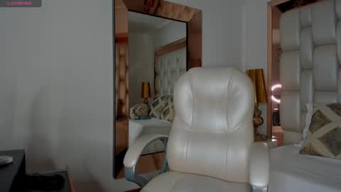 Snapshot of sammy_rios chatting on December 17, 10:32 pm Sammy online show from December 17, 10:32 pm