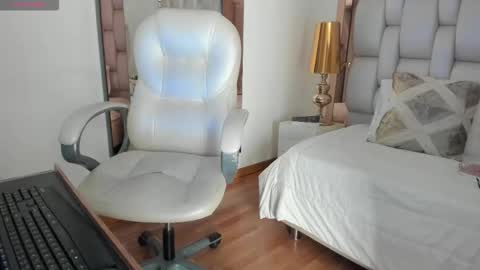 Snapshot of sammy_rios chatting on October 17, 5:37 pm Sammy online show from October 17, 5:37 pm