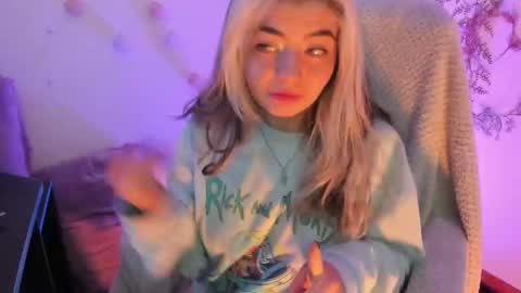 Snapshot of sammysammy_ chatting on December 3, 1:30 am online show from December 3, 1:30 am