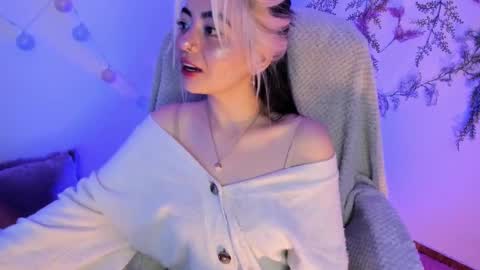 Snapshot of sammysammy_ chatting on December 29, 8:00 am online show from December 29, 8:00 am