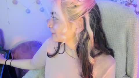 Snapshot of sammysammy_ chatting on January 4, 7:13 am online show from January 4, 7:13 am