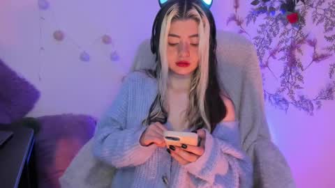 Snapshot of sammysammy_ chatting on February 2, 3:43 am online show from February 2, 3:43 am