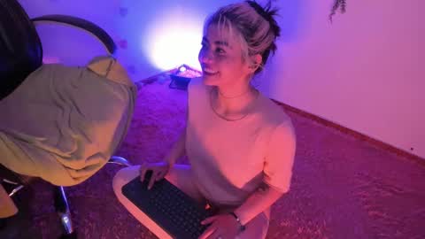 Snapshot of sammysammy_ chatting on February 10, 5:58 am online show from February 10, 5:58 am