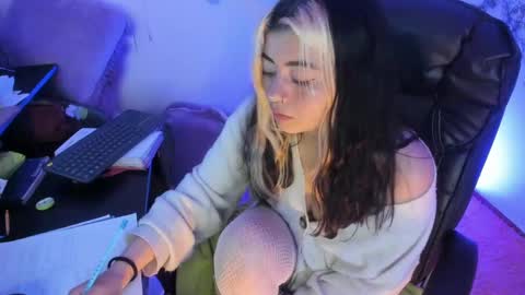 Snapshot of sammysammy_ chatting on February 11, 6:40 am online show from February 11, 6:40 am