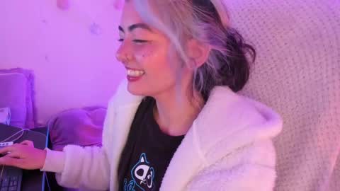 Snapshot of sammysammy_ chatting on March 9, 11:56 pm online show from March 9, 11:56 pm