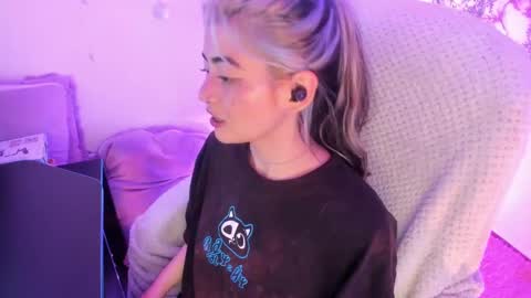 Snapshot of sammysammy_ chatting on March 10, 6:49 am online show from March 10, 6:49 am