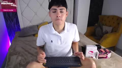 Snapshot of samu_foxxx chatting on September 12, 8:31 pm SAMU online show from September 12, 8:31 pm