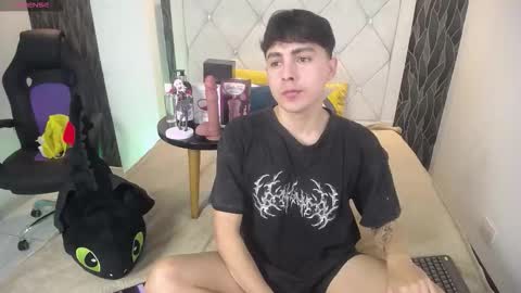 Snapshot of samu_foxxx chatting on November 26, 8:43 pm SAMU online show from November 26, 8:43 pm