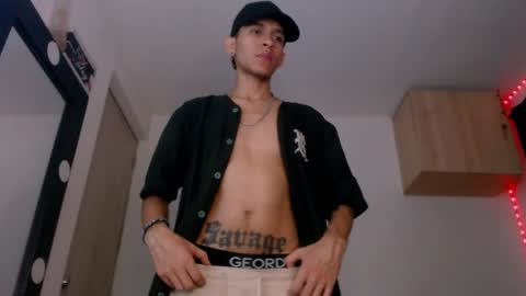 Snapshot of samuel_suarez chatting on December 10, 4:34 am online show from December 10, 4:34 am