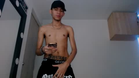 Snapshot of samuel_suarez chatting on December 15, 1:46 am online show from December 15, 1:46 am