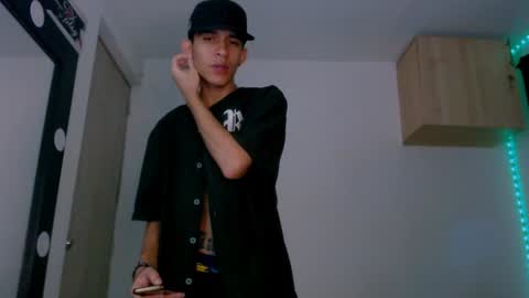 Snapshot of samuel_suarez chatting on December 20, 5:25 am online show from December 20, 5:25 am