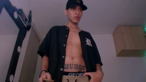 Snapshot of samuel_suarez chatting on January 14, 1:04 am online show from January 14, 1:04 am