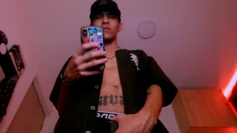 Snapshot of samuel_suarez chatting on February 10, 10:09 am online show from February 10, 10:09 am