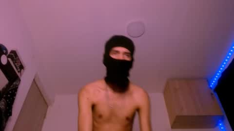 Snapshot of samuel_suarez chatting on February 22, 7:45 am online show from February 22, 7:45 am