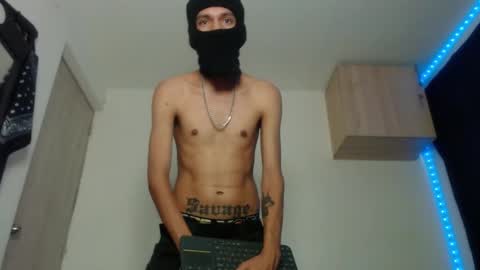 Snapshot of samuel_suarez chatting on March 8, 9:18 pm online show from March 8, 9:18 pm