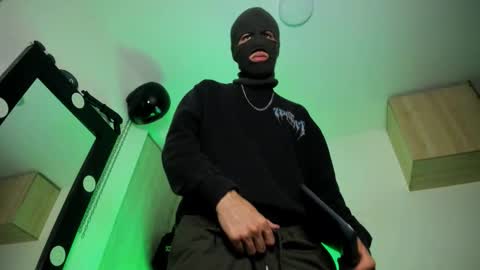 Snapshot of samuel_suarez chatting on October 1, 2:28 am online show from October 1, 2:28 am