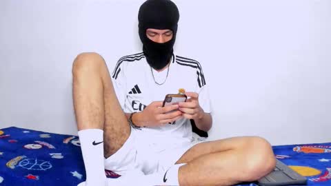 Snapshot of samuel_suarez chatting on October 17, 6:49 am online show from October 17, 6:49 am