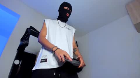 Snapshot of samuel_suarez chatting on November 8, 2:12 am online show from November 8, 2:12 am