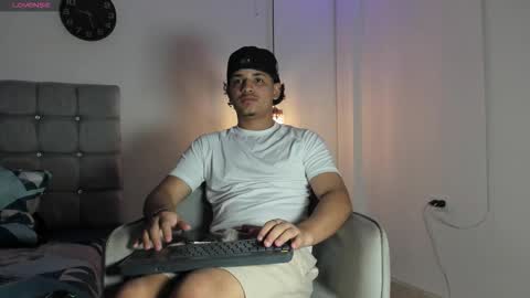 Snapshot of samxx_muscle chatting on September 13, 2:28 pm samxx_muscle online show from September 13, 2:28 pm