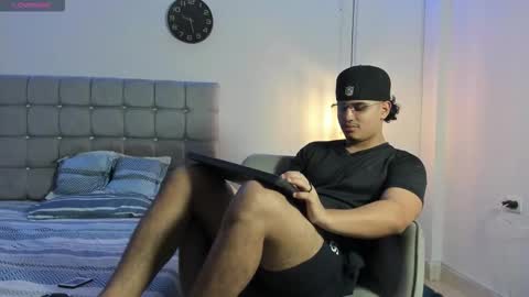 Snapshot of samxx_muscle chatting on October 27, 4:11 pm samxx_muscle online show from October 27, 4:11 pm