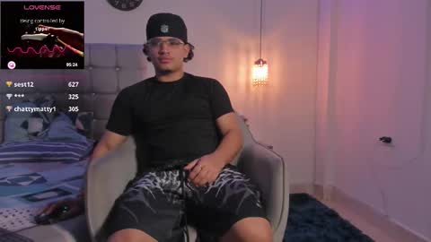 Snapshot of samxx_muscle chatting on November 2, 1:46 pm samxx_muscle online show from November 2, 1:46 pm