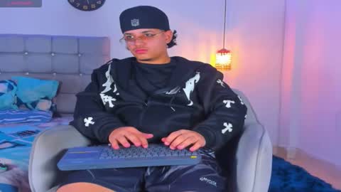 Snapshot of samxx_muscle chatting on November 16, 1:28 pm samxx_muscle online show from November 16, 1:28 pm
