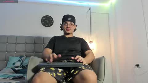 Snapshot of samxx_muscle chatting on November 20, 2:06 pm samxx_muscle online show from November 20, 2:06 pm