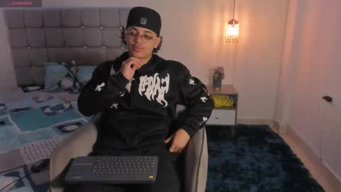 Snapshot of samxx_muscle chatting on November 22, 1:43 pm samxx_muscle online show from November 22, 1:43 pm