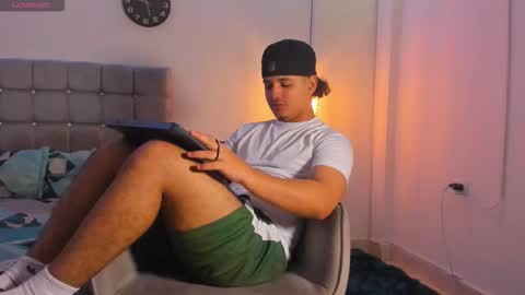 Snapshot of samxx_muscle chatting on November 29, 1:25 pm samxx_muscle online show from November 29, 1:25 pm